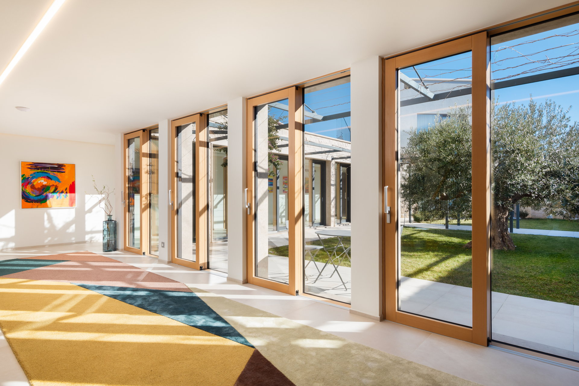 Luxury Villa Vibrante with Pool
