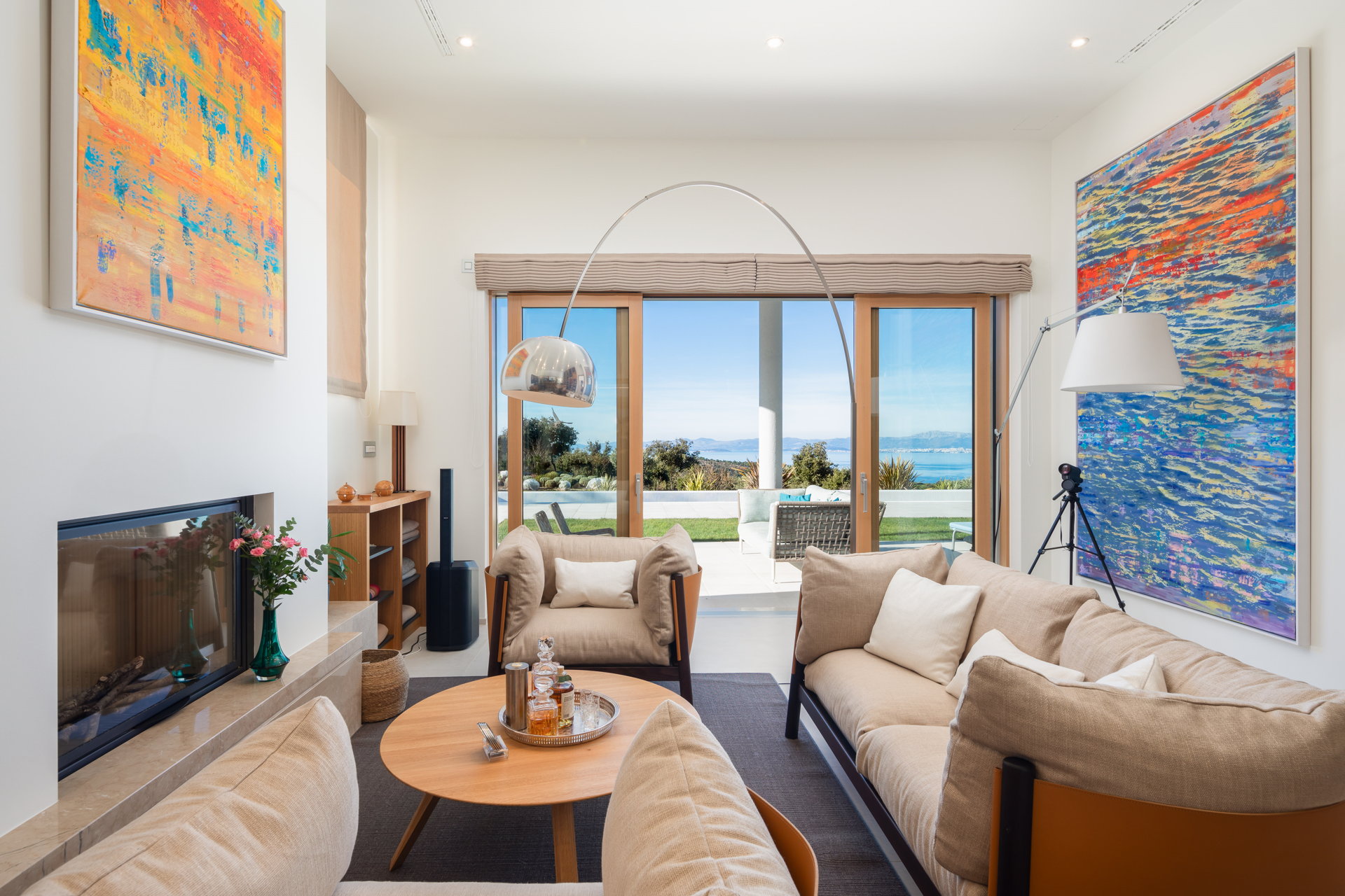 Luxury Villa Vibrante with Pool
