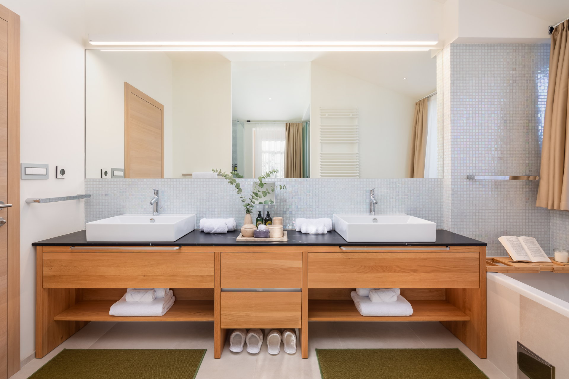 Luxury Villa Vibrante with Pool