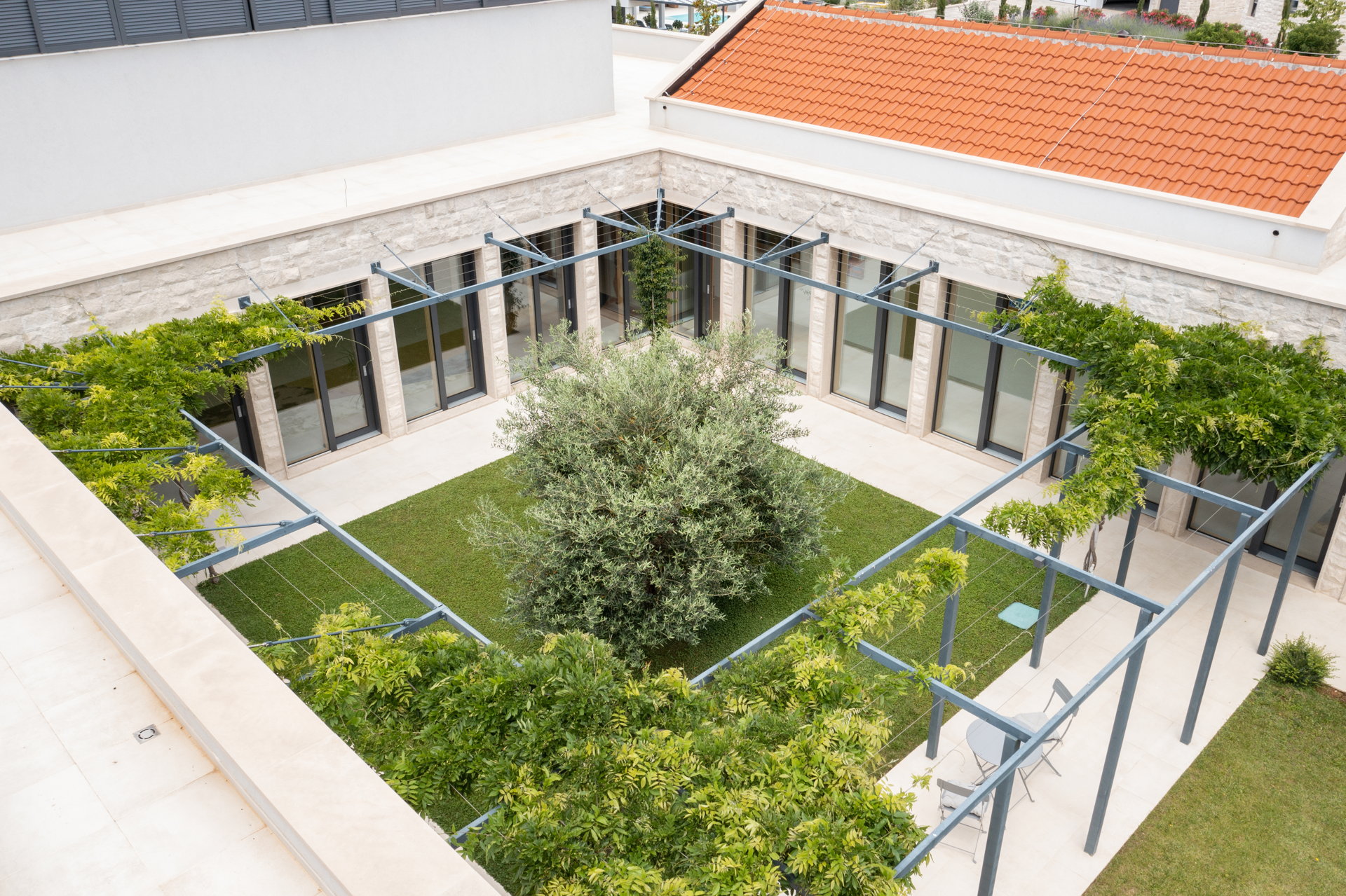 Luxury Villa Vibrante with Pool