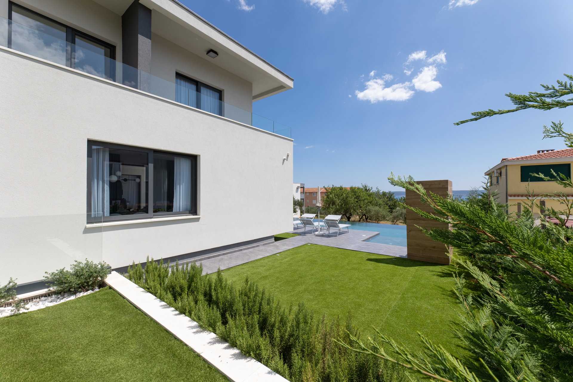 Villa Green Lush with Pool