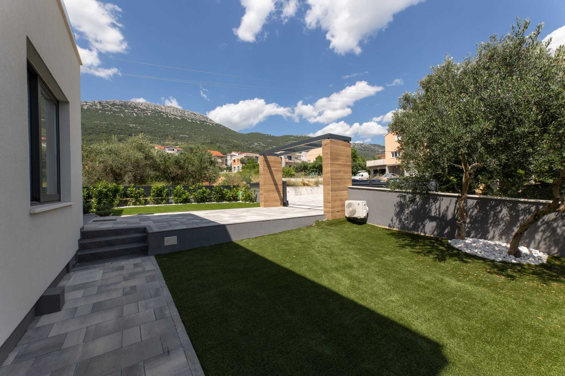 Villa Green Lush with Pool