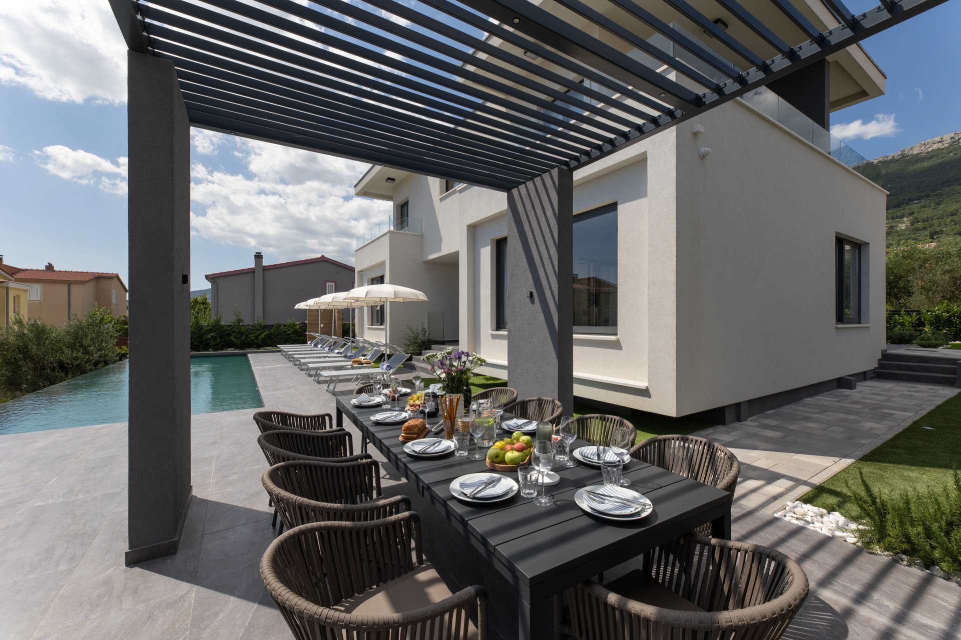Villa Green Lush with Pool
