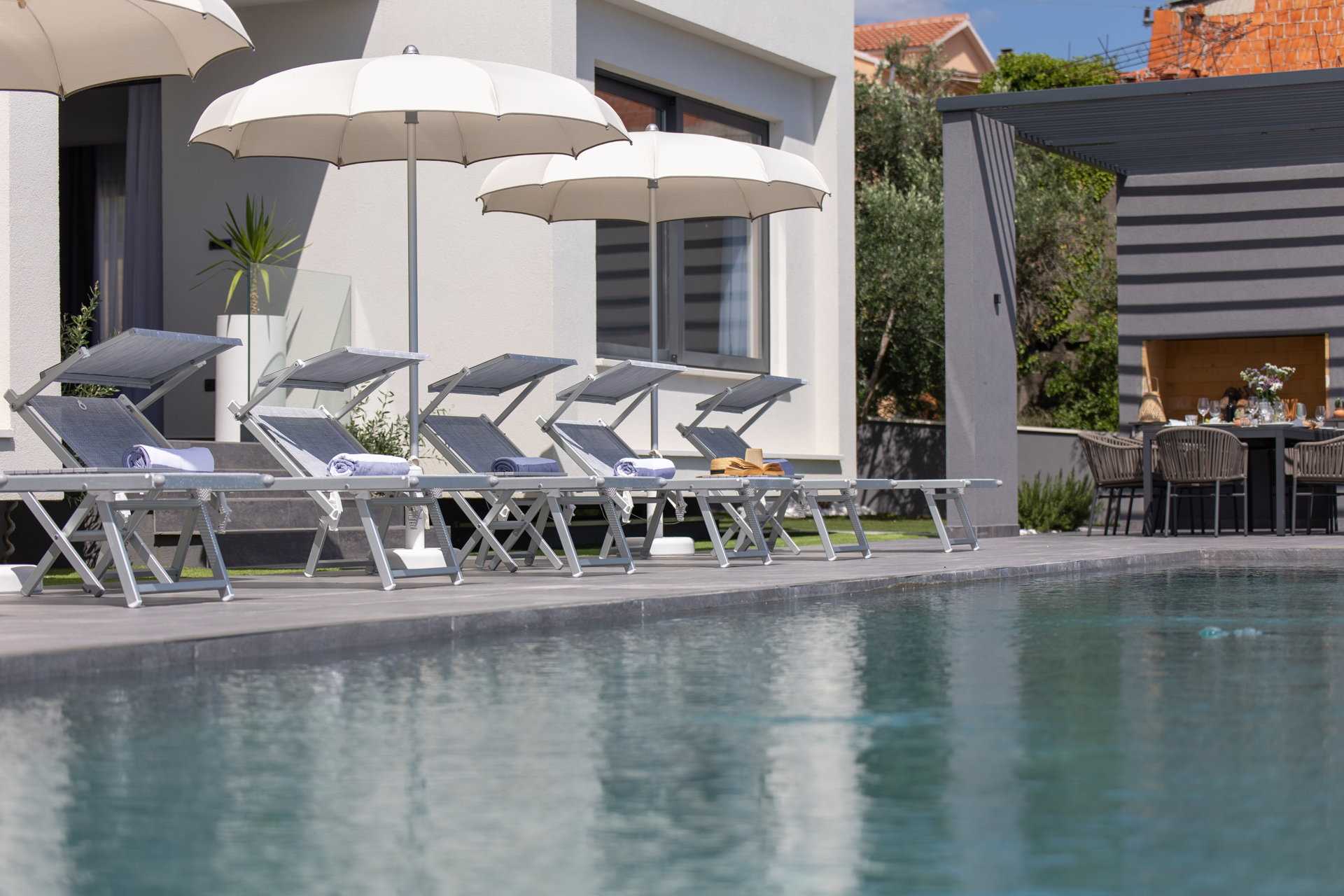 Villa Green Lush with Pool