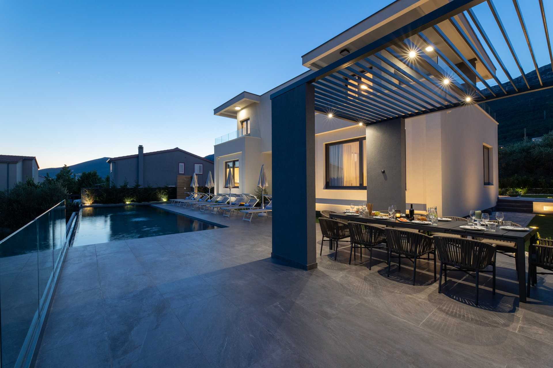 Villa Green Lush with Pool