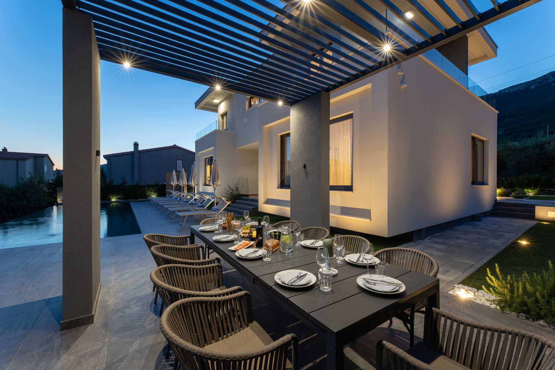 Villa Green Lush with Pool