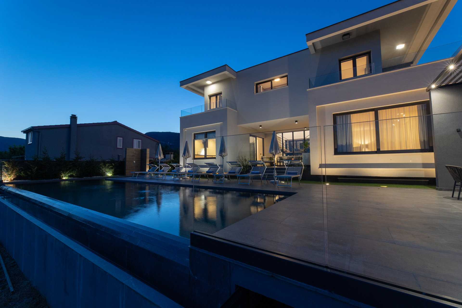 Villa Green Lush with Pool
