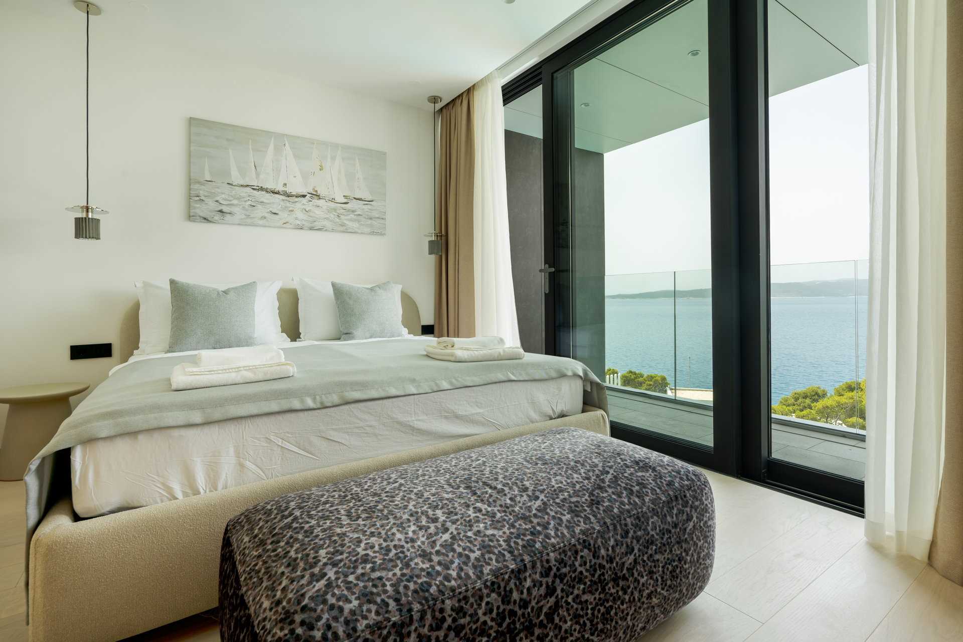 Luxury Villa Beyond Waves with Pool