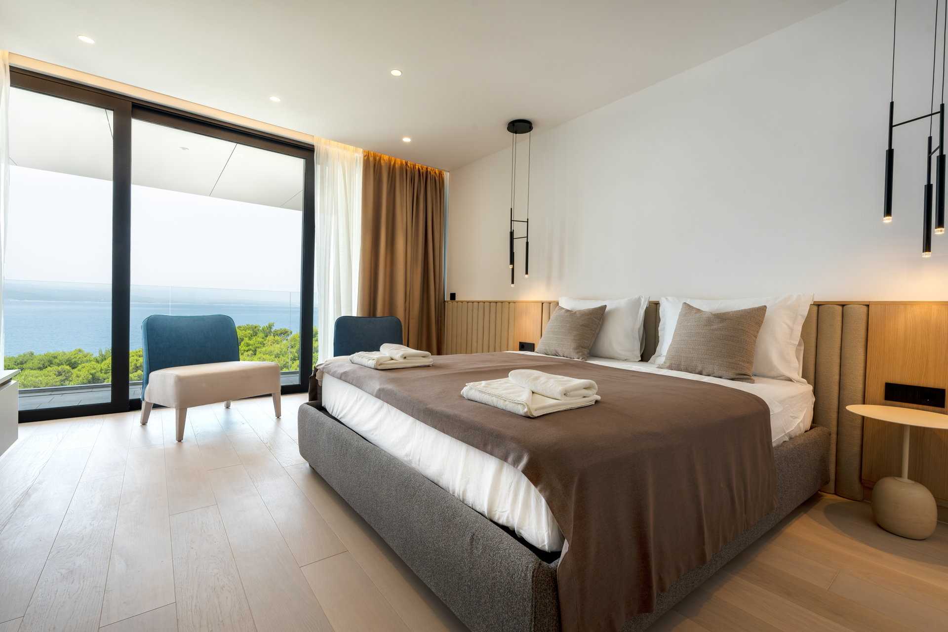 Luxury Villa Beyond Waves with Pool