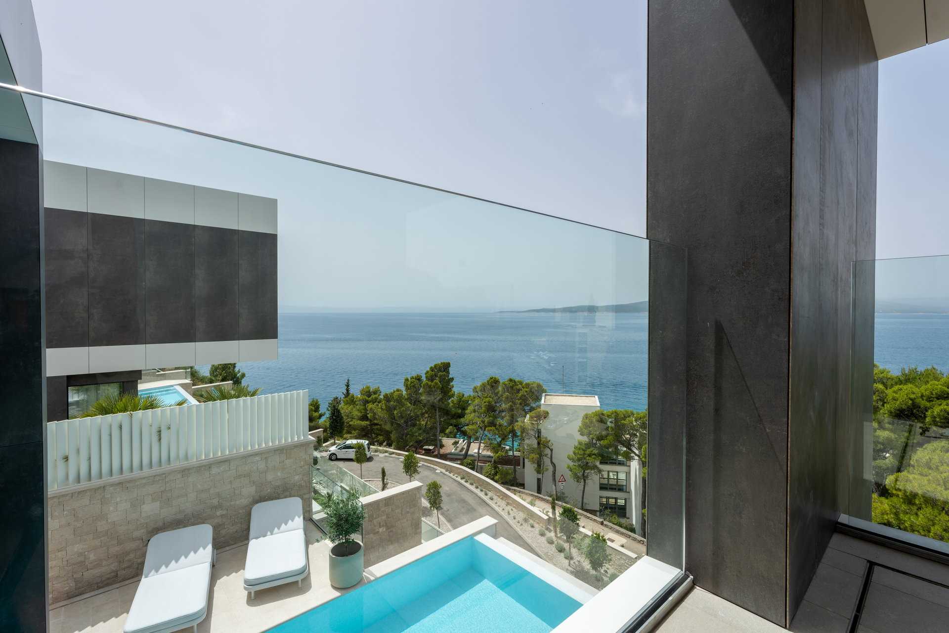Luxury Villa Beyond Waves with Pool