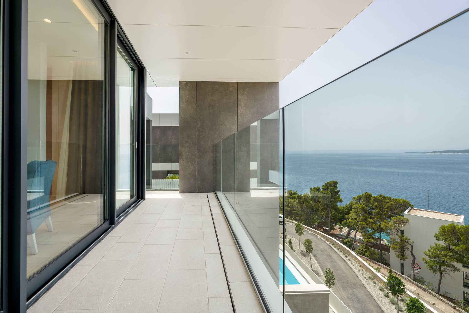 Luxury Villa Beyond Waves with Pool