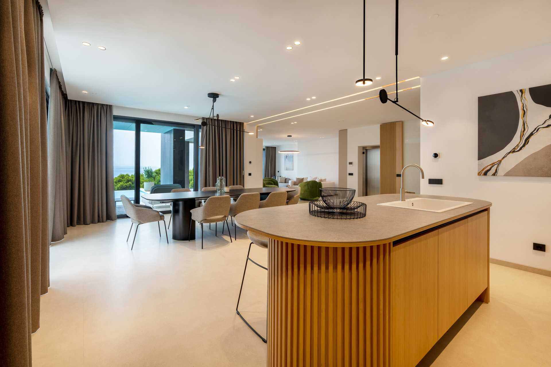 Luxury Villa Beyond Waves with Pool