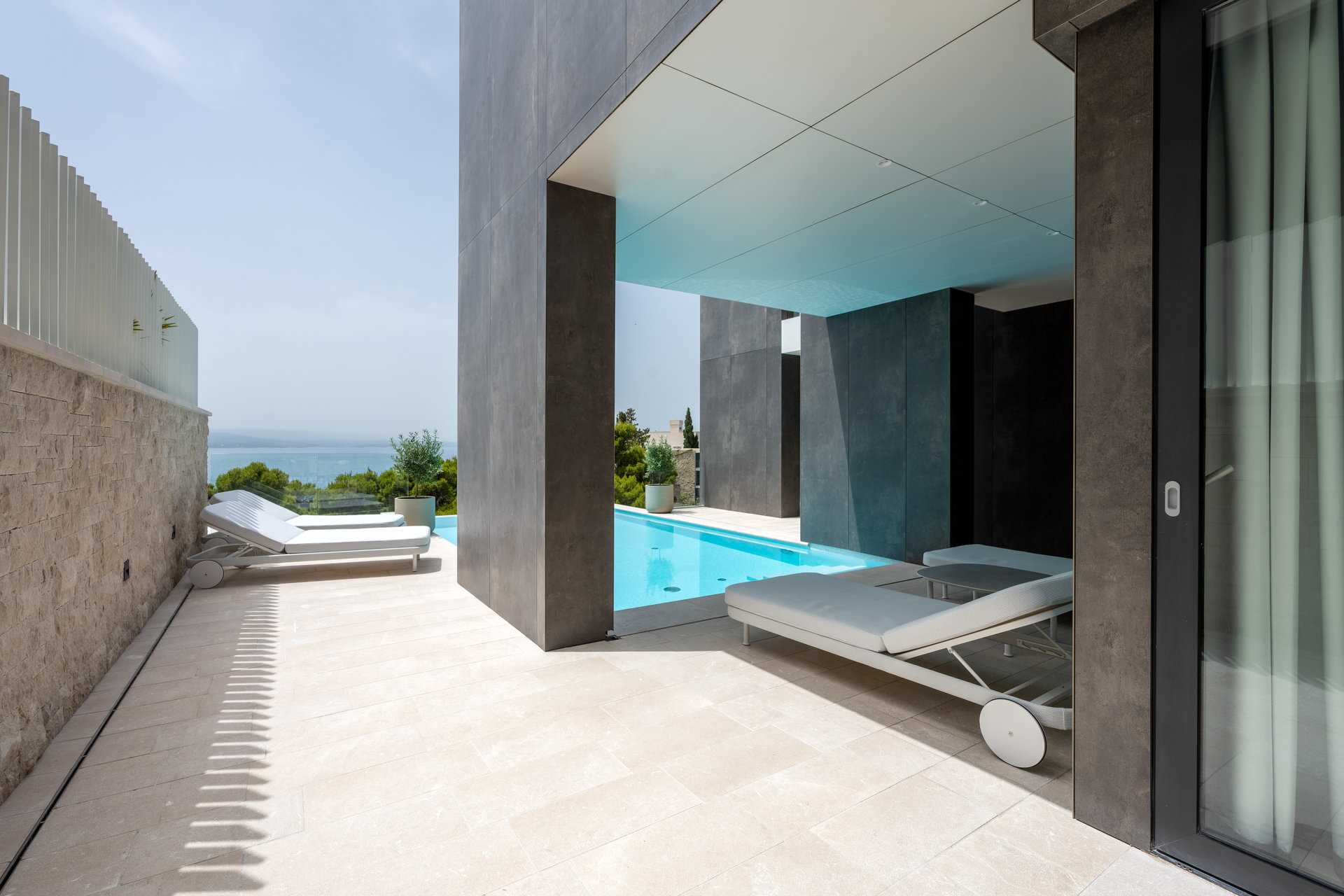 Luxury Villa Beyond Waves with Pool