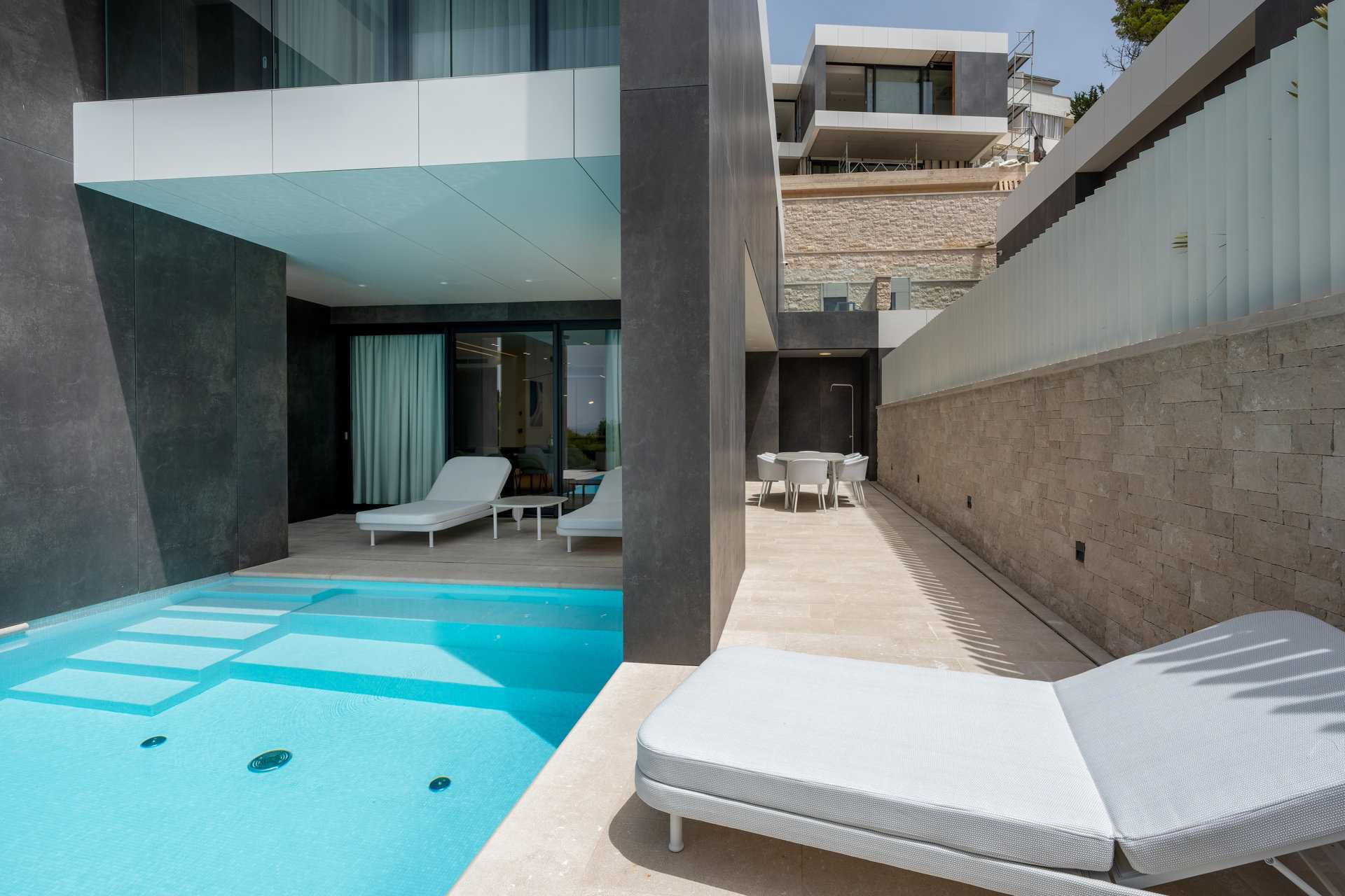 Luxury Villa Beyond Waves with Pool