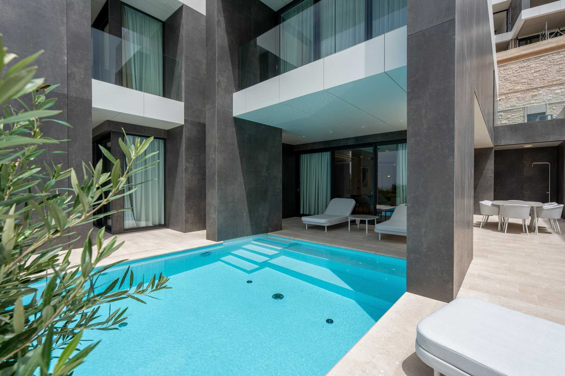 Luxury Villa Beyond Waves with Pool