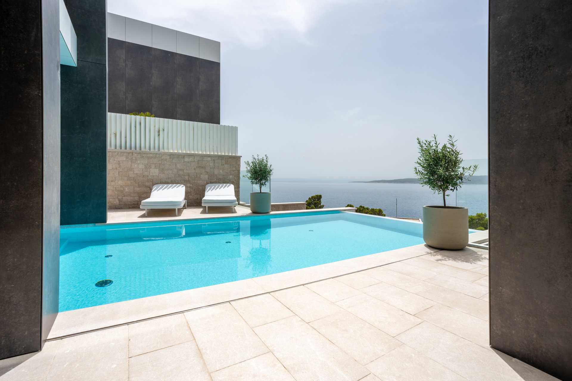 Luxury Villa Beyond Waves with Pool