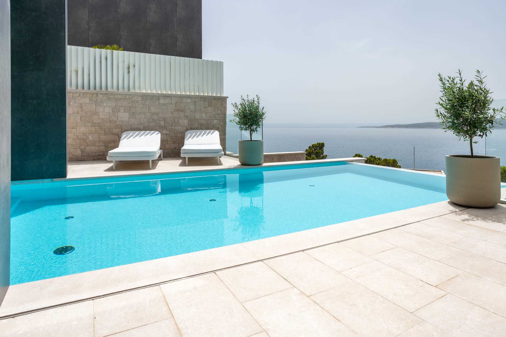Luxury Villa Beyond Waves with Pool