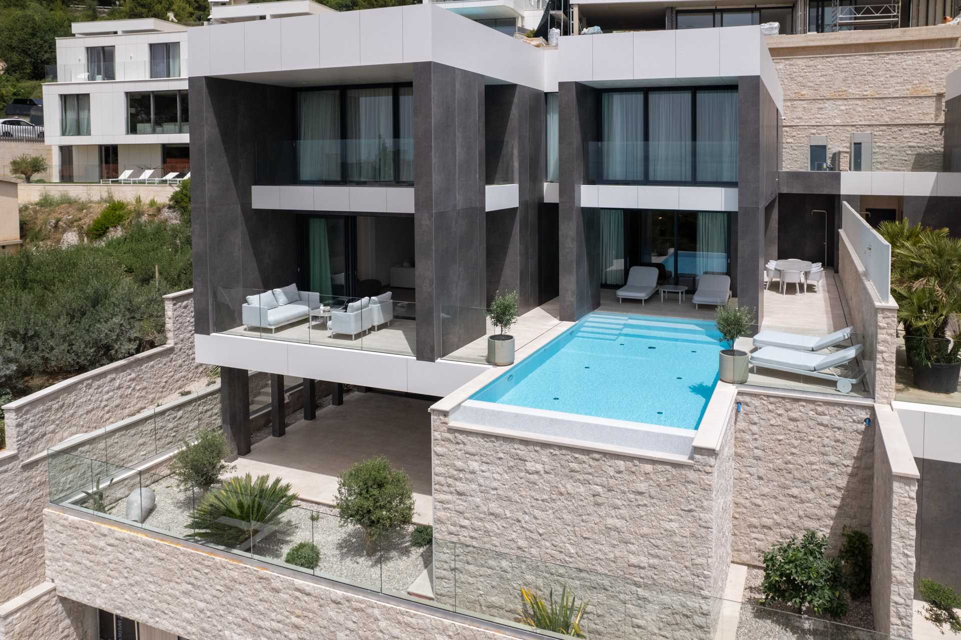 Luxury Villa Beyond Waves with Pool