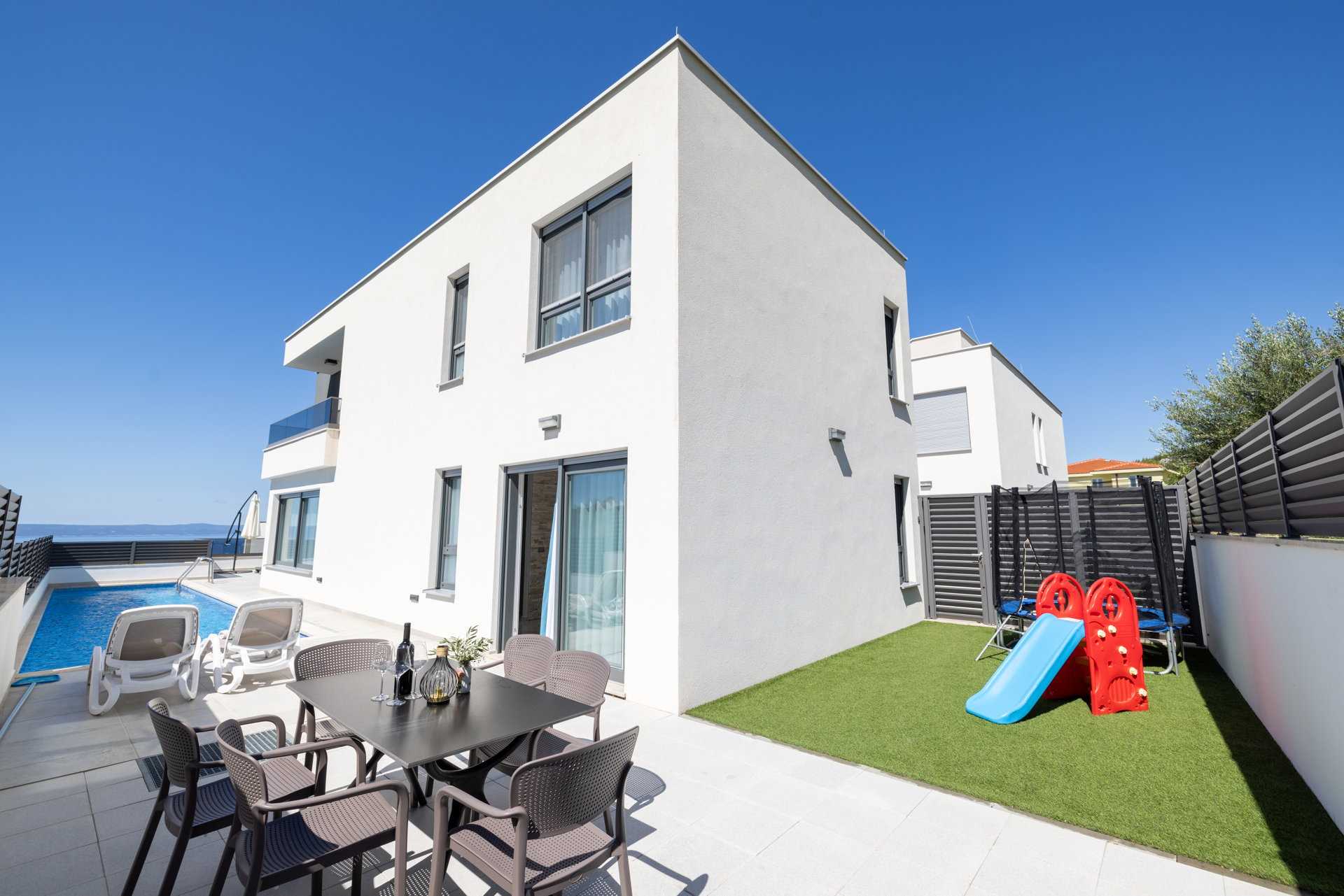 Villa Mareluna with Heated Pool