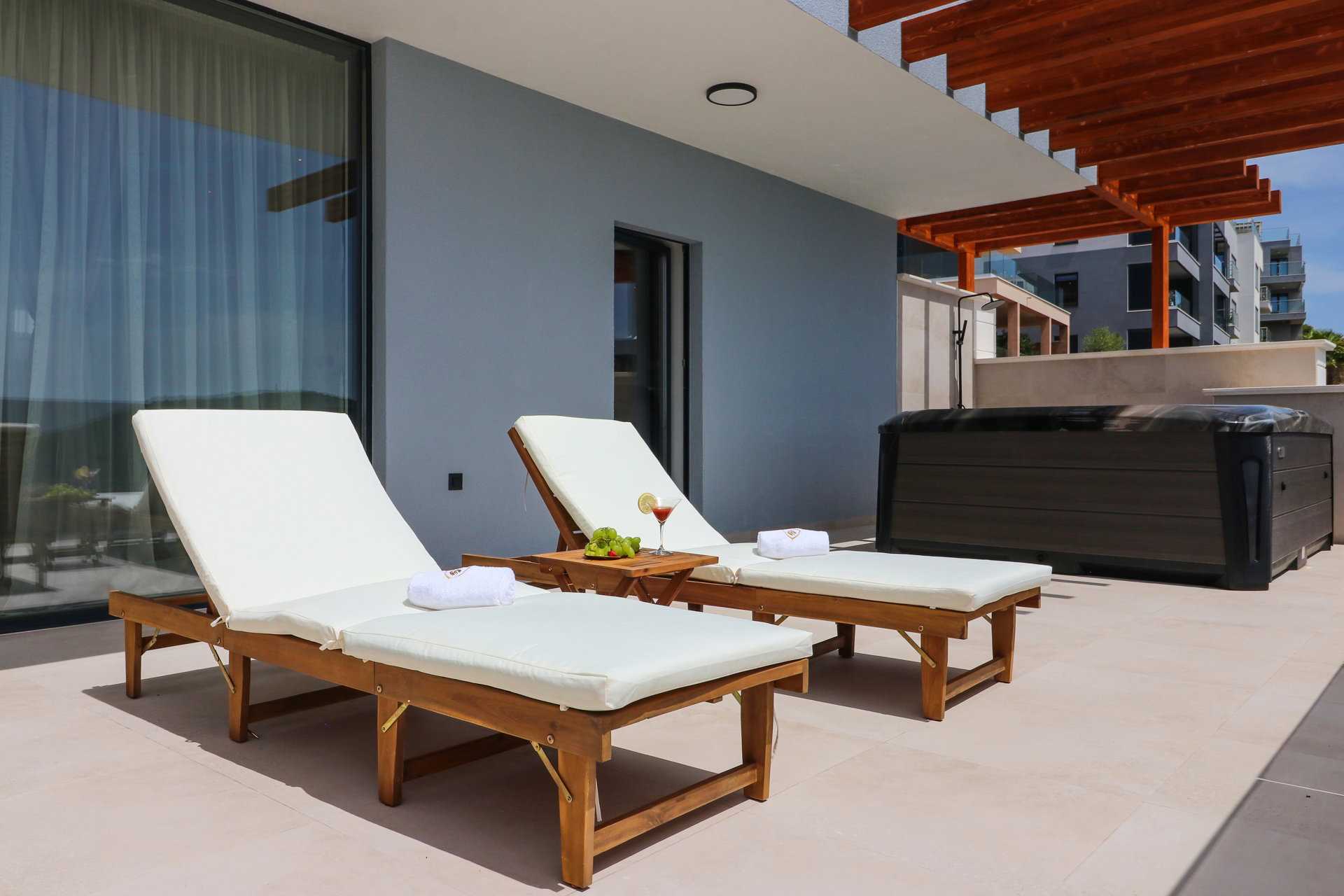 Villa Luxleon with Pool