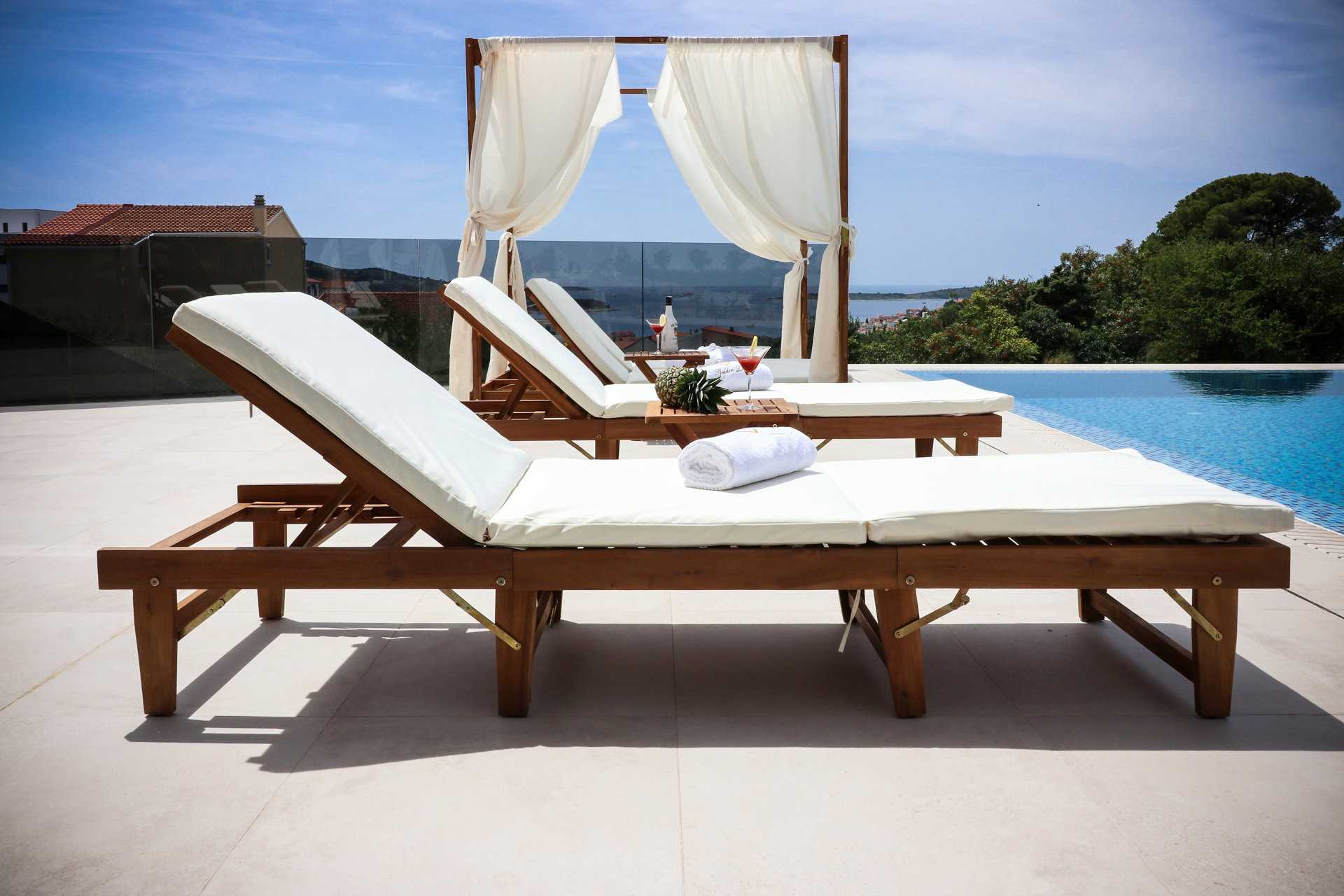 Villa Luxleon with Pool