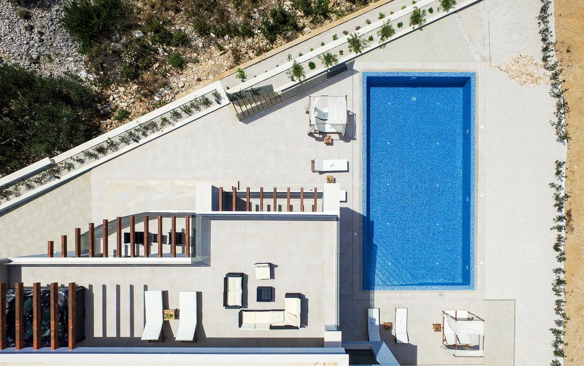 Villa Luxleon with Pool