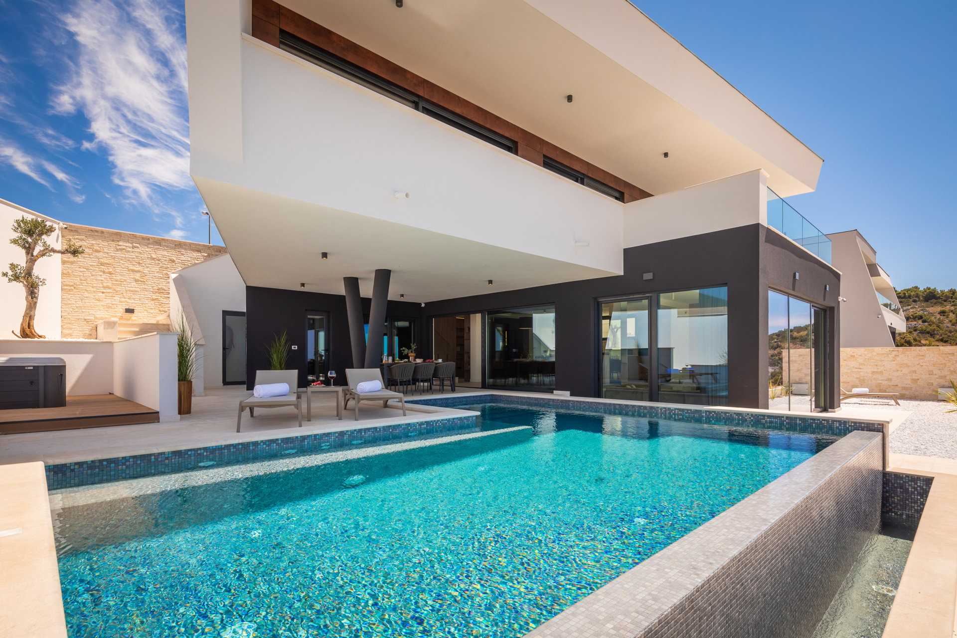 Villa Sea Song with Pool