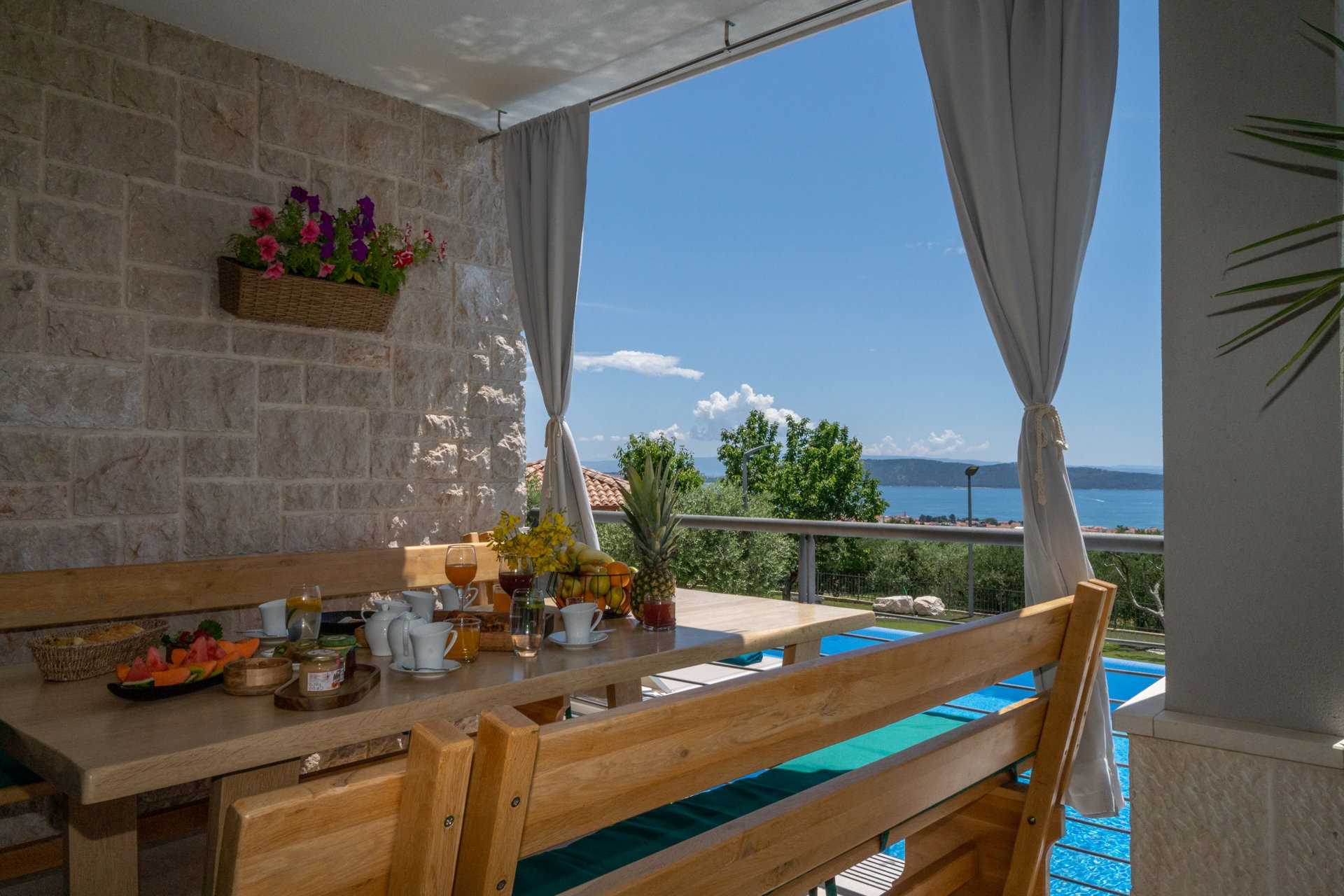 Villa Blue Ivy with Heated Pool