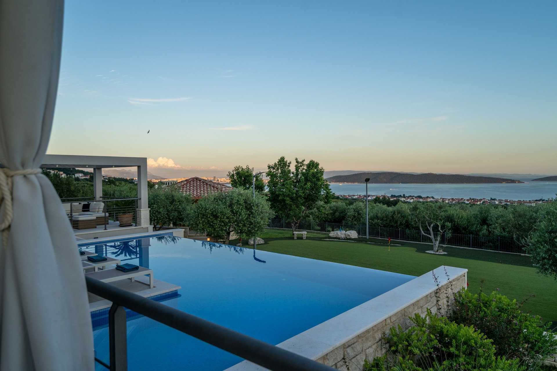 Villa Blue Ivy with Heated Pool