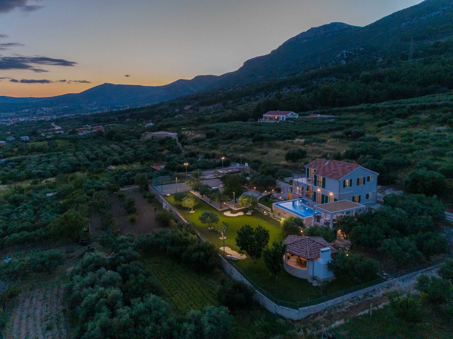 Villa Blue Ivy with Heated Pool