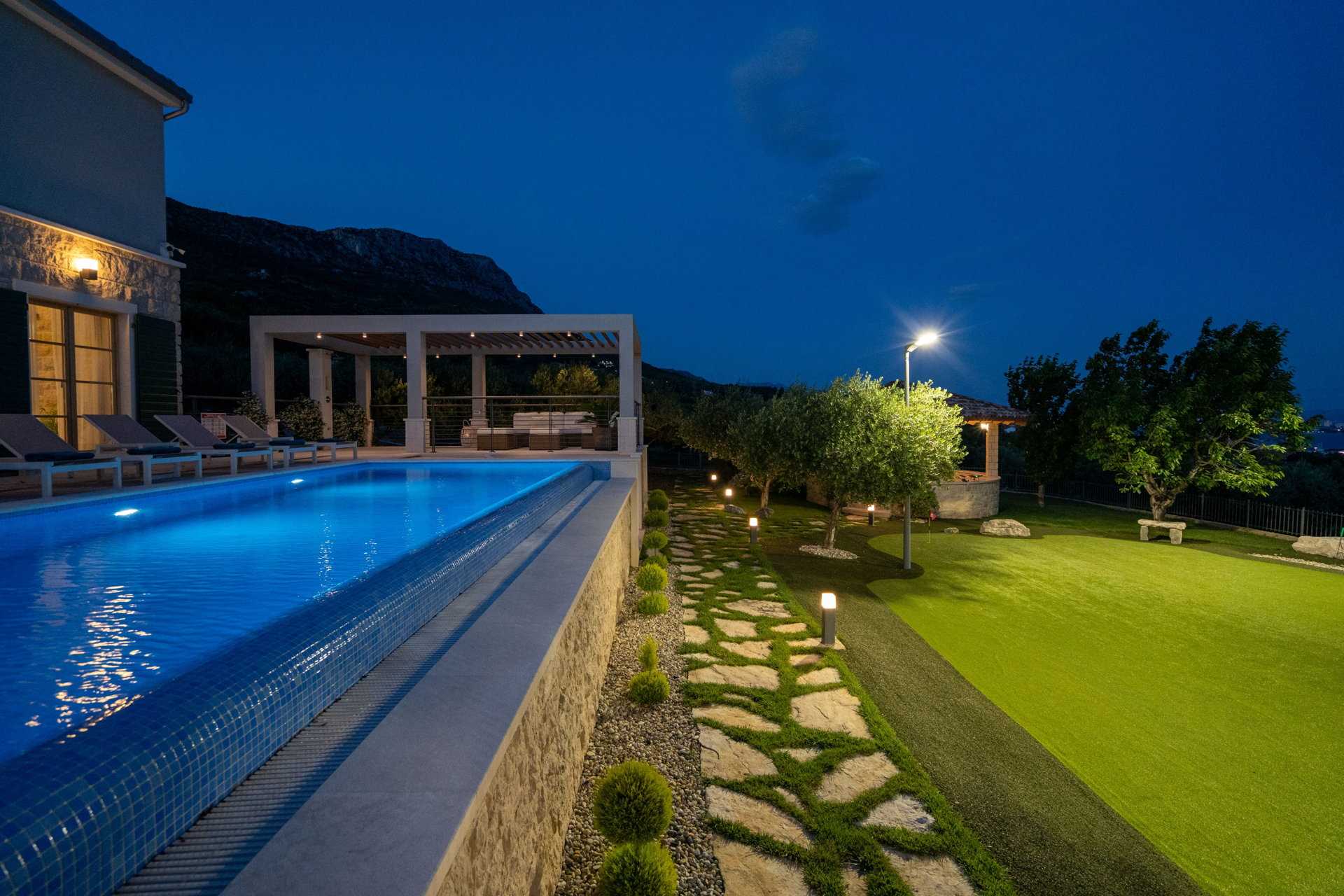 Villa Blue Ivy with Heated Pool