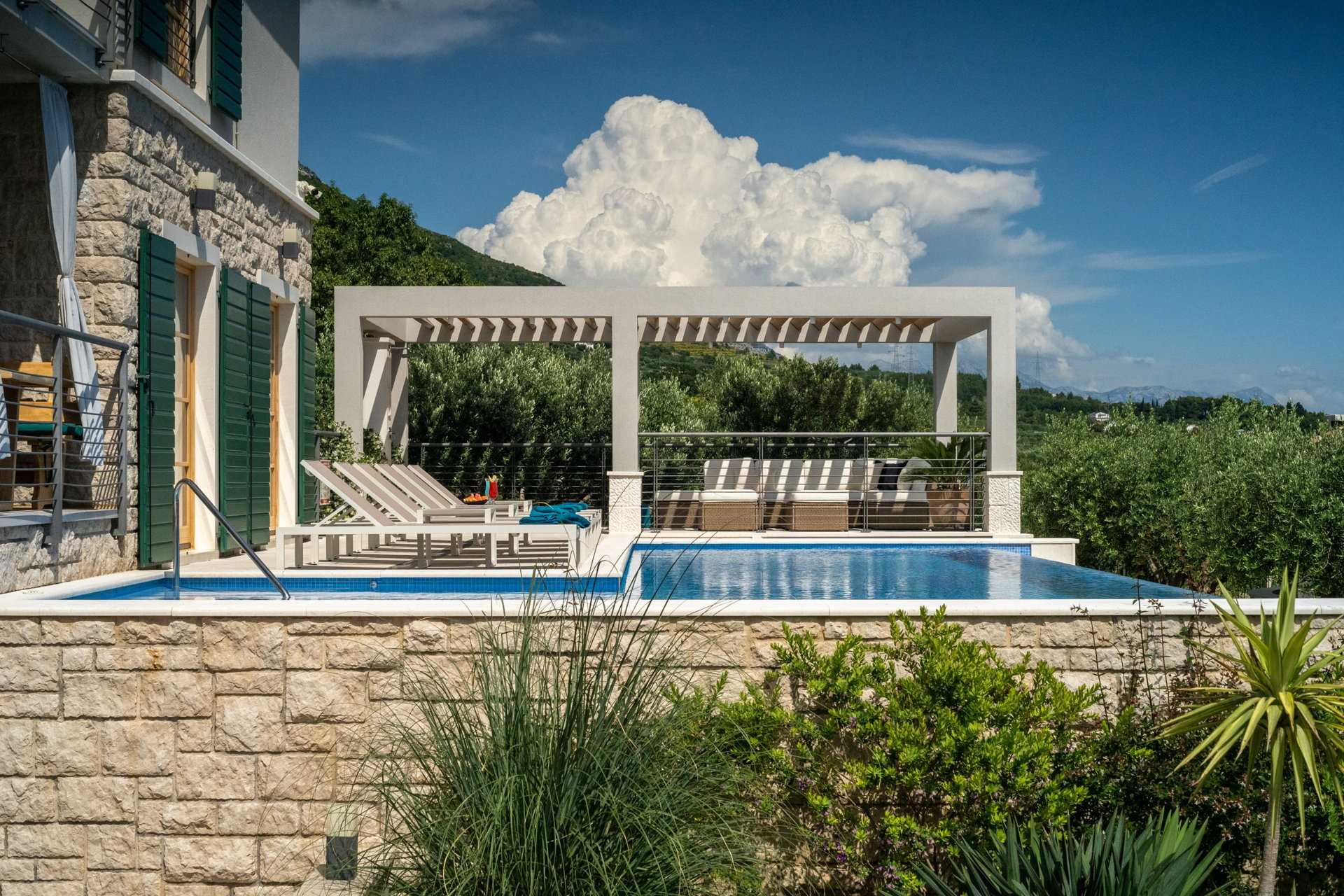 Villa Blue Ivy with Heated Pool