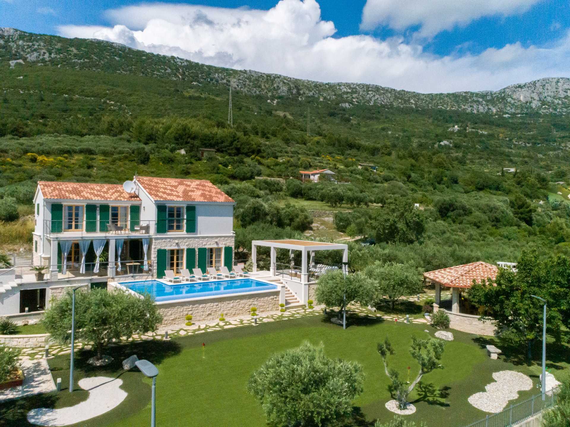 Villa Blue Ivy with Heated Pool