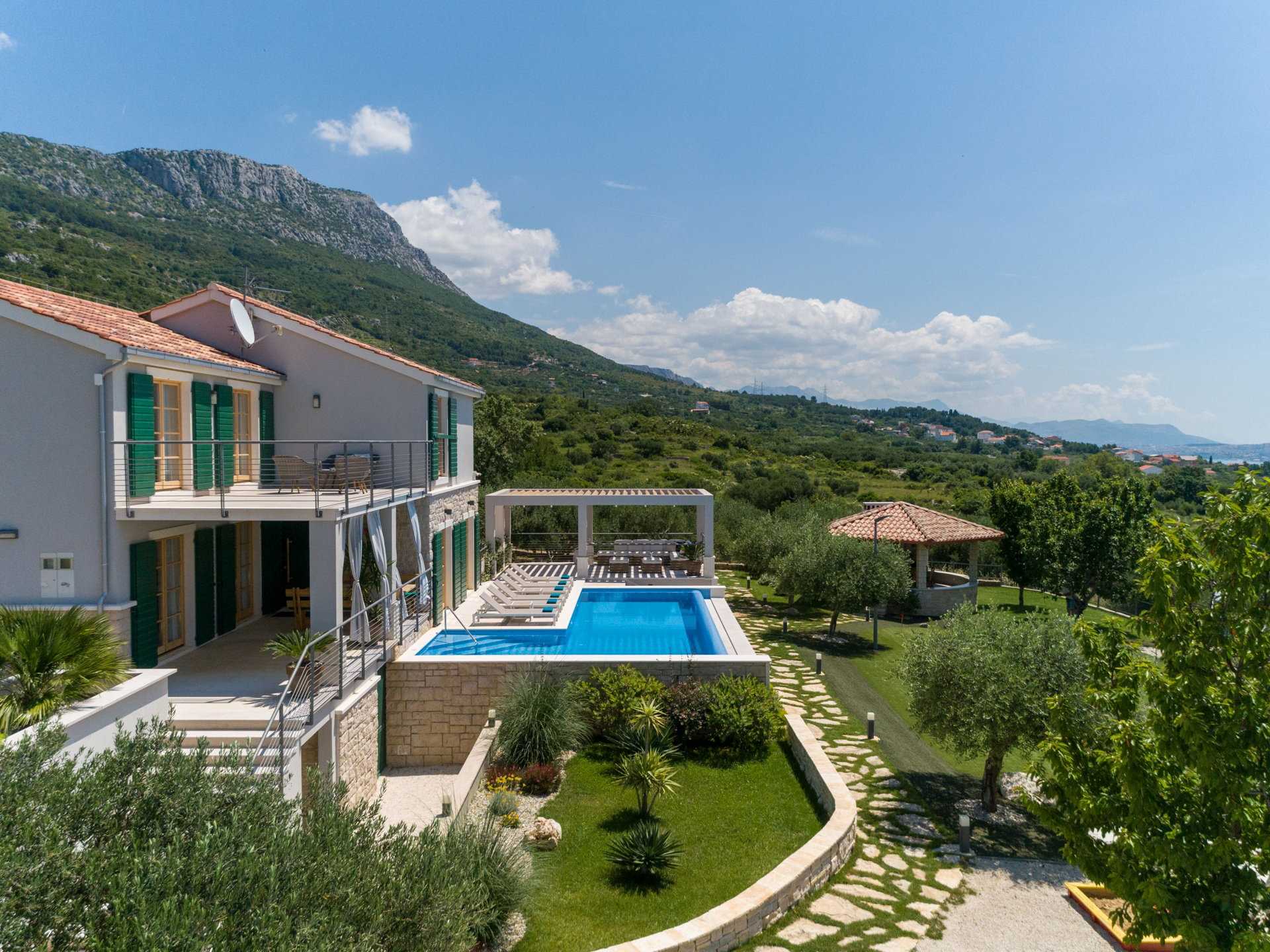 Villa Blue Ivy with Heated Pool