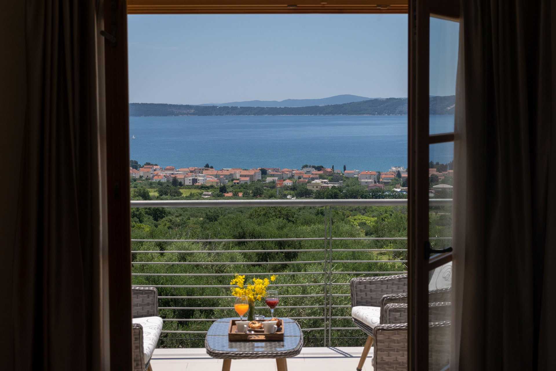 Villa Blue Ivy with Heated Pool