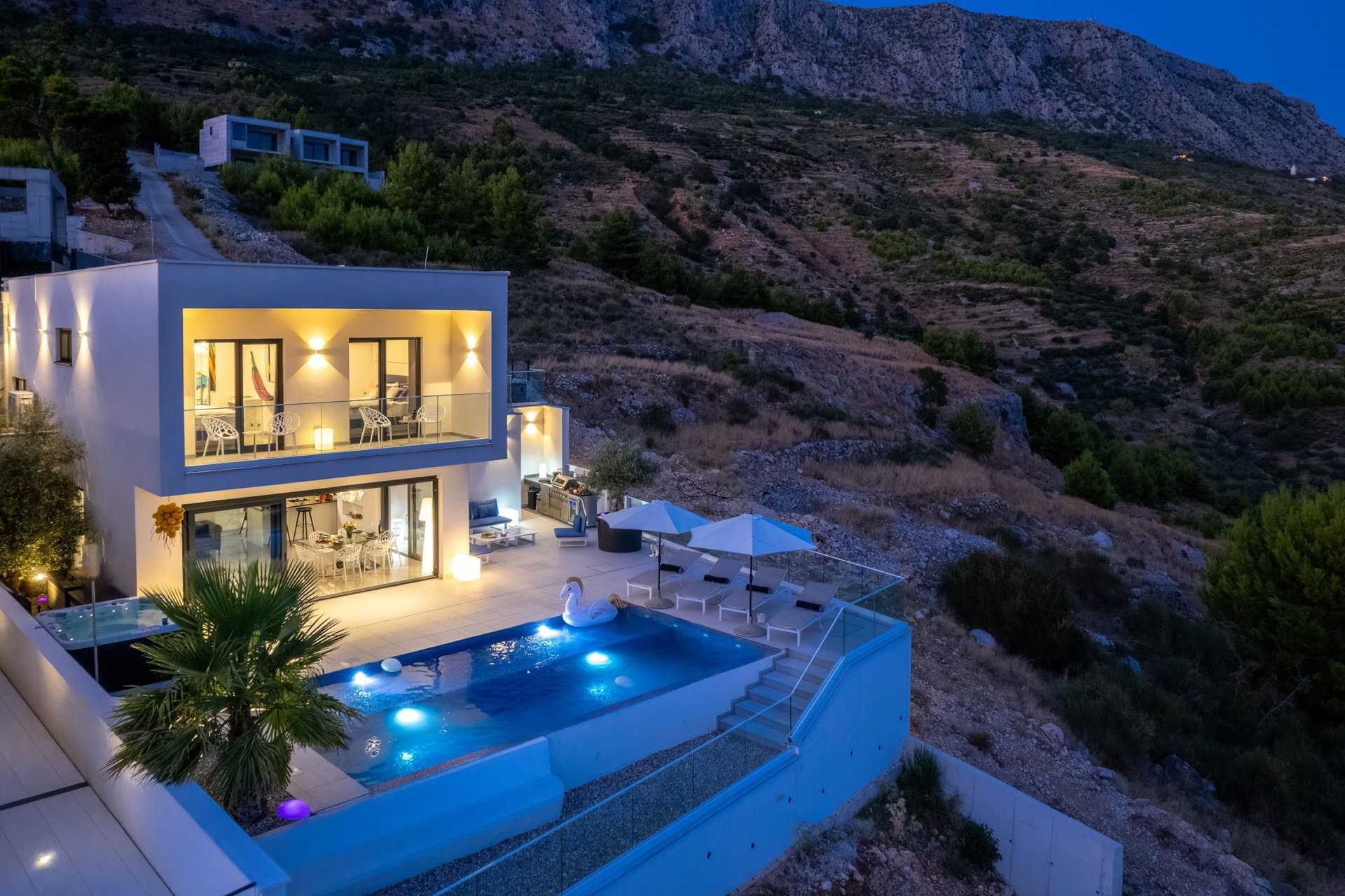 Villa Chameleon with Pool