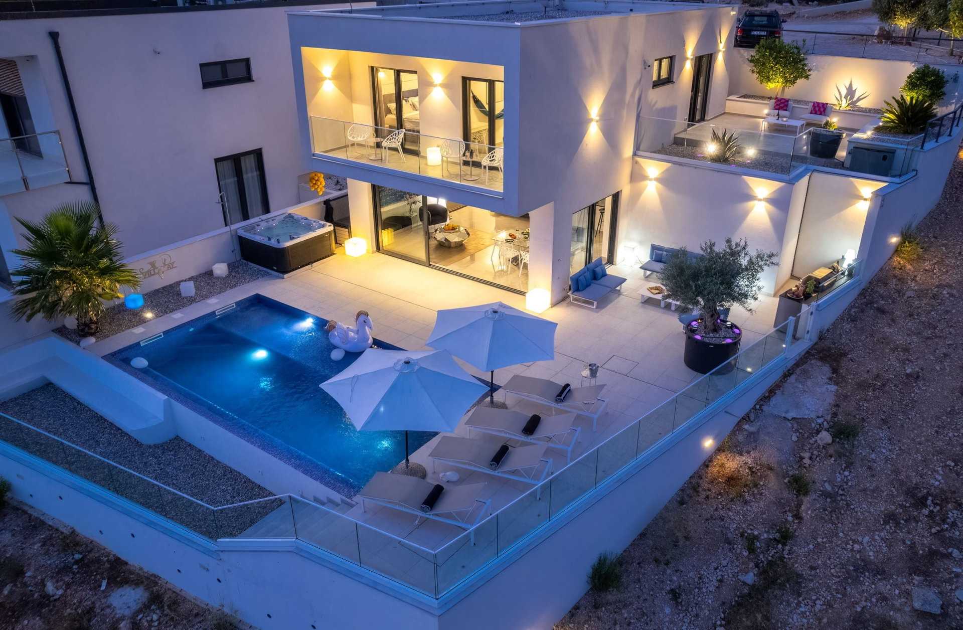 Villa Chameleon with Pool