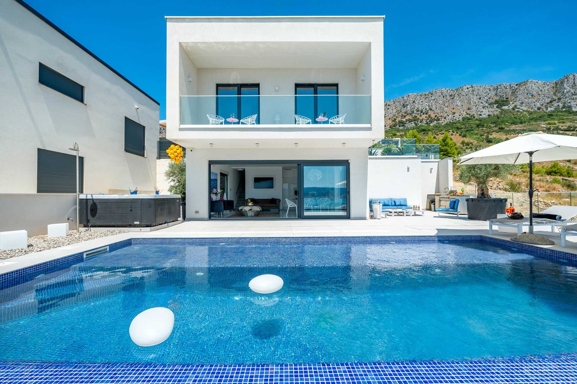 Villa Chameleon with Pool