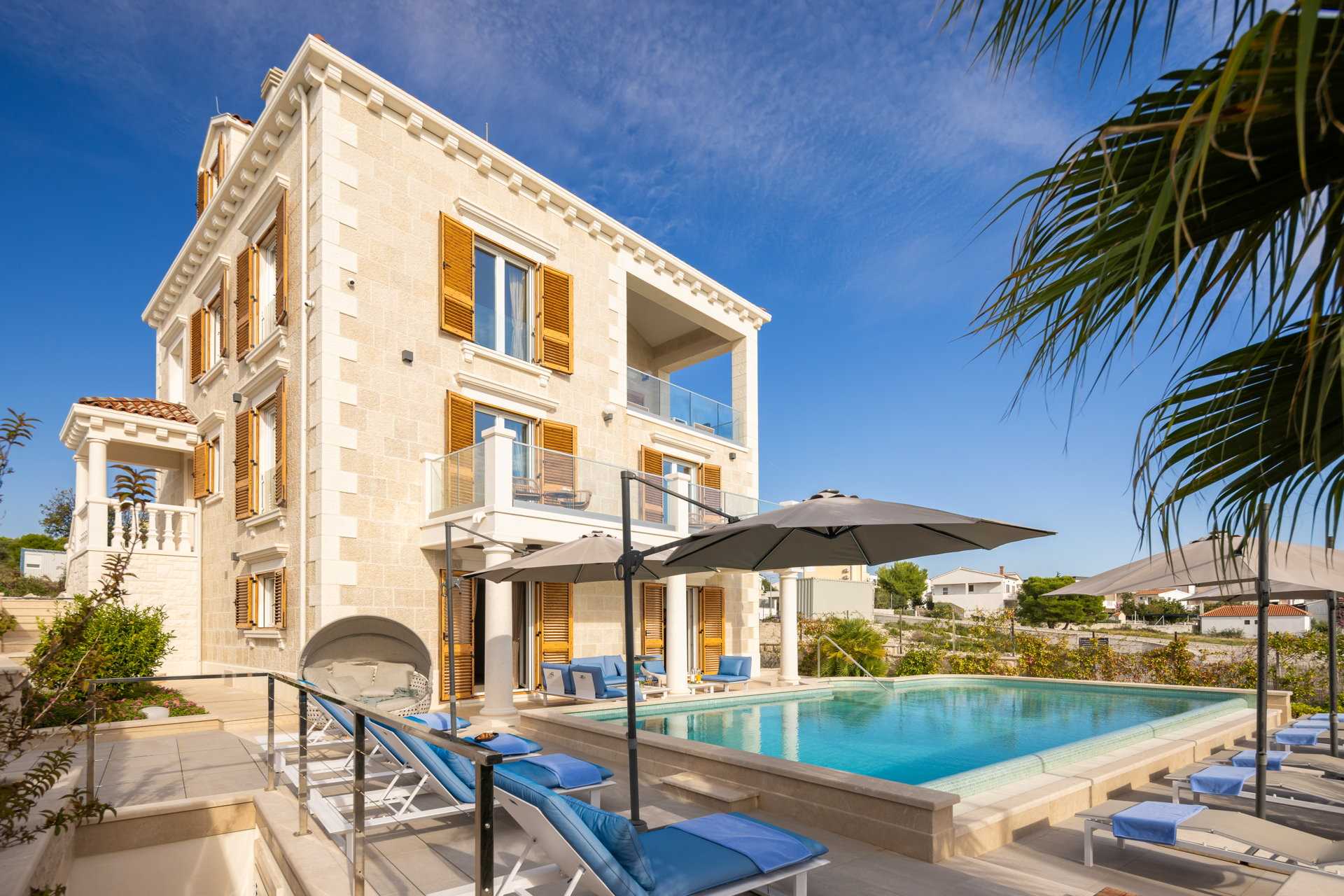Luxury Villa Skyfall with Pool
