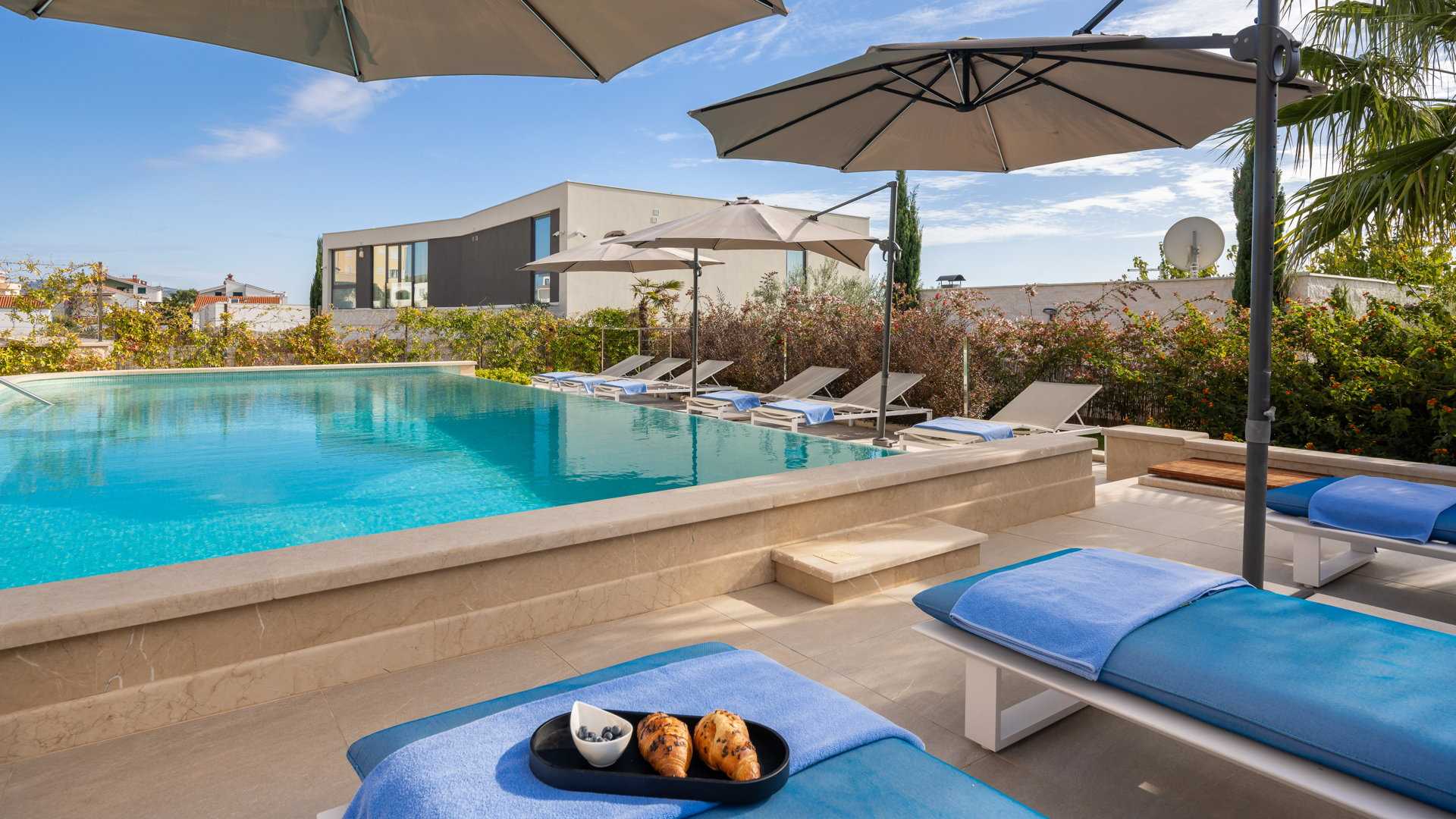 Luxury Villa Skyfall with Pool