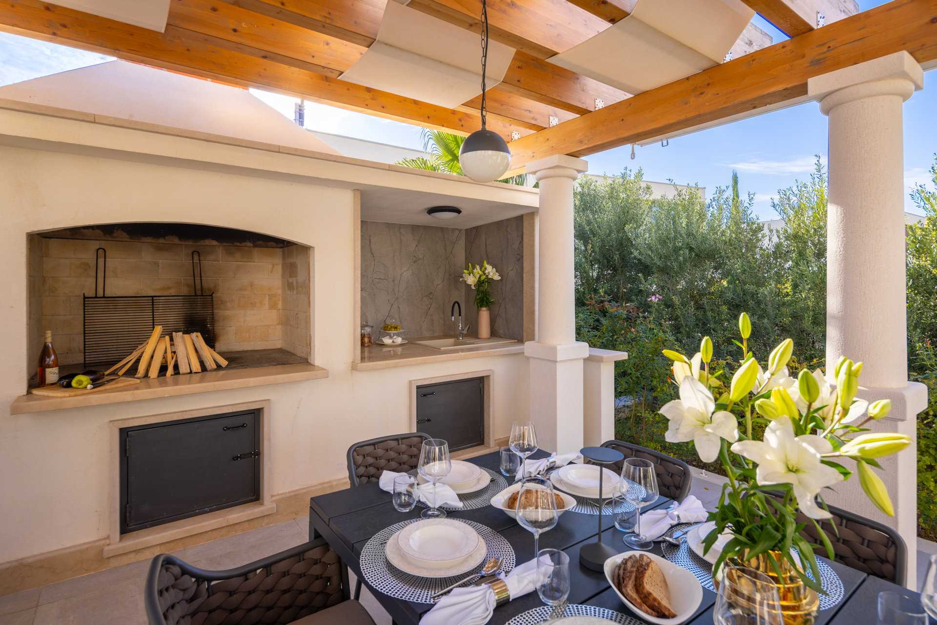 Luxury Villa Skyfall with Pool