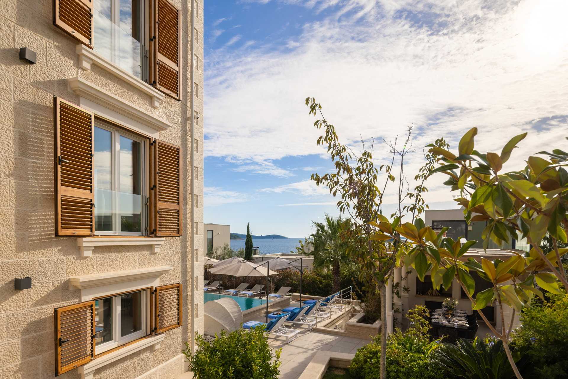 Luxury Villa Skyfall with Pool