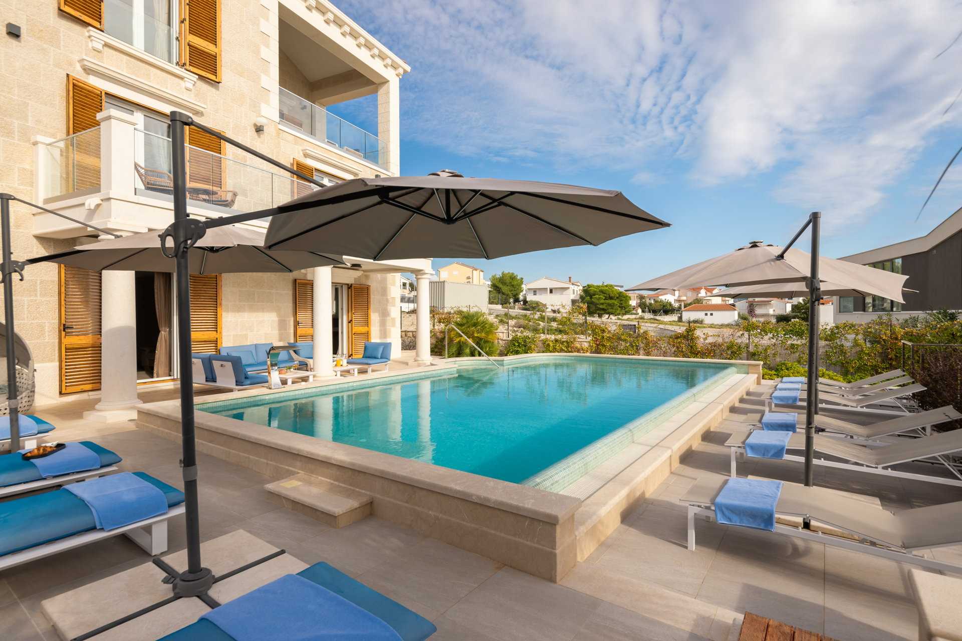 Luxury Villa Skyfall with Pool