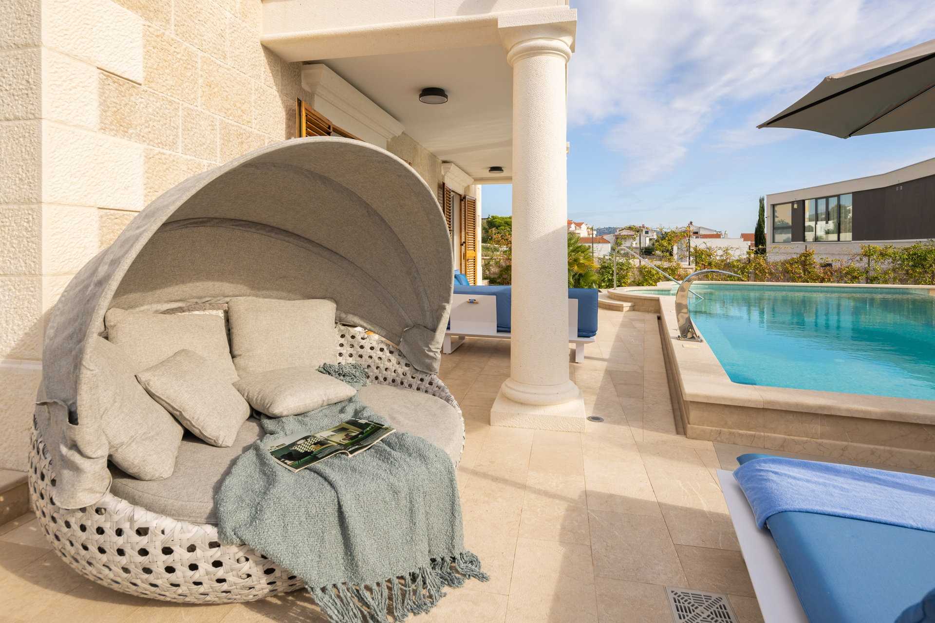 Luxury Villa Skyfall with Pool