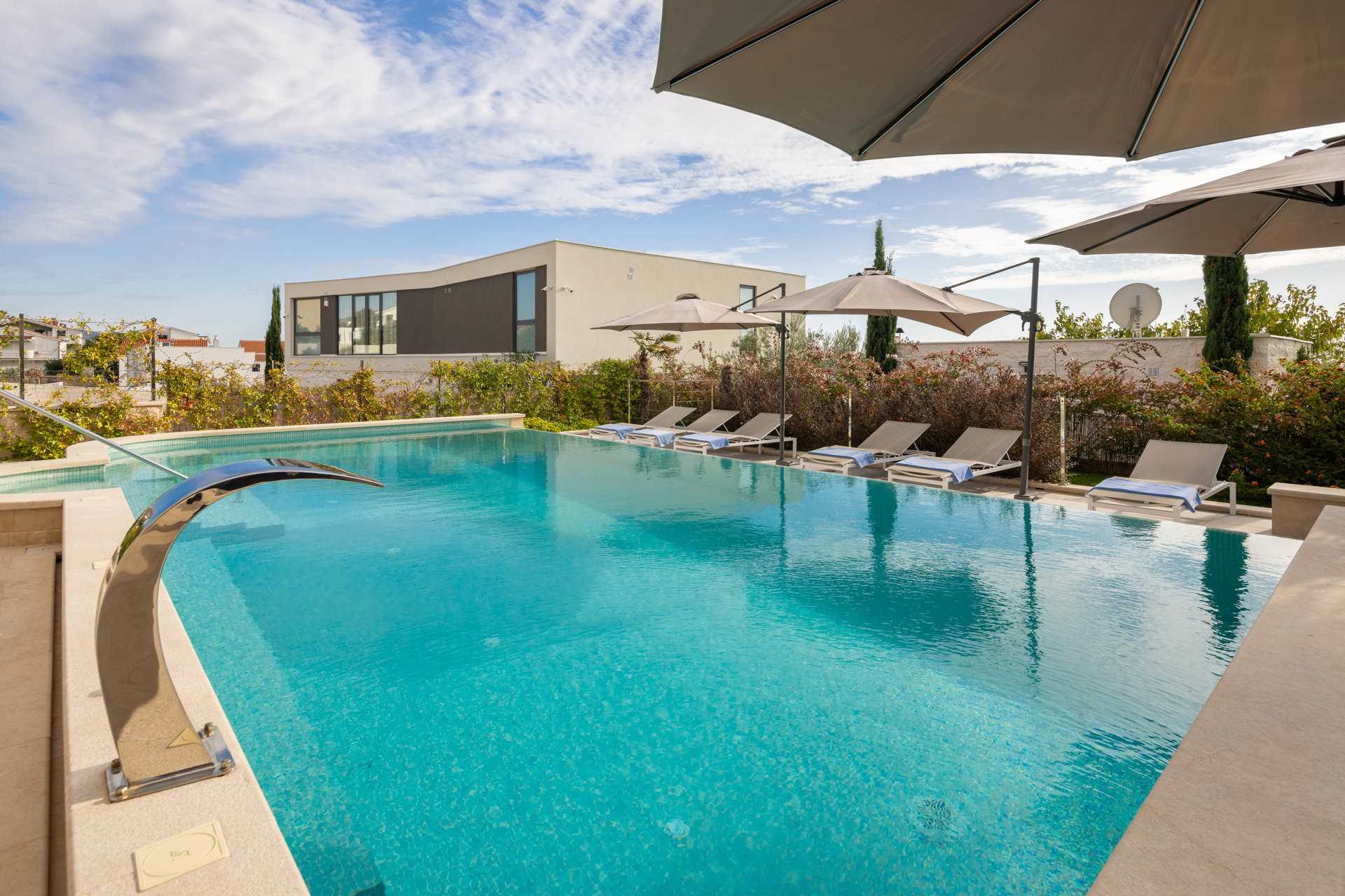 Luxury Villa Skyfall with Pool