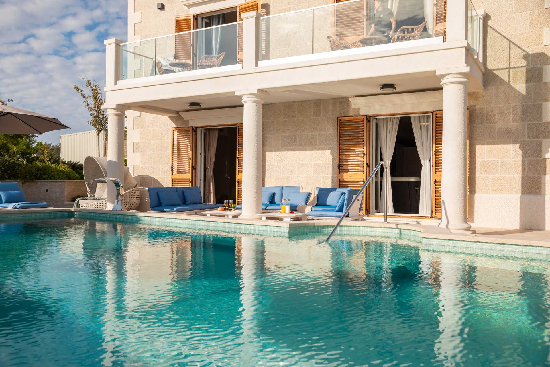 Luxury Villa Skyfall with Pool