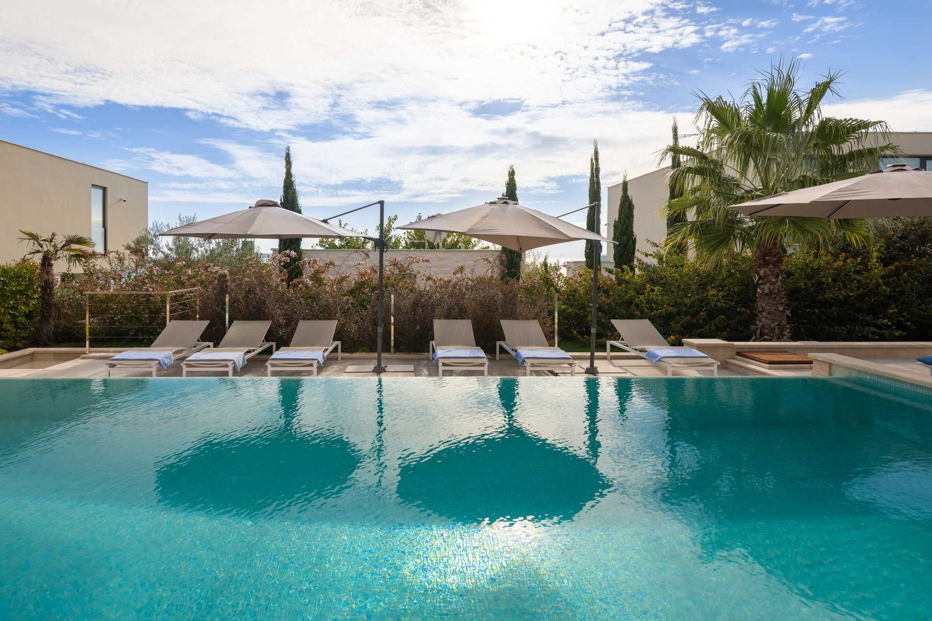 Luxury Villa Skyfall with Pool