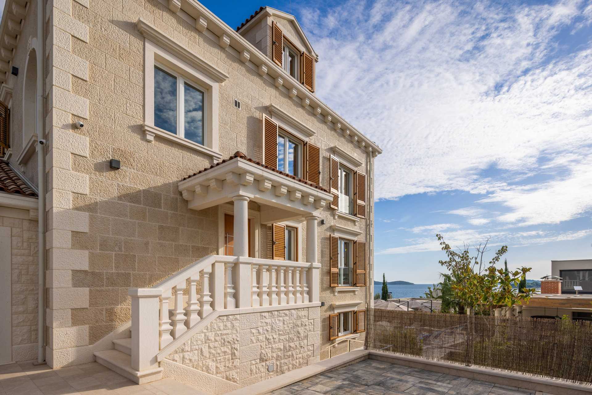 Luxury Villa Skyfall with Pool