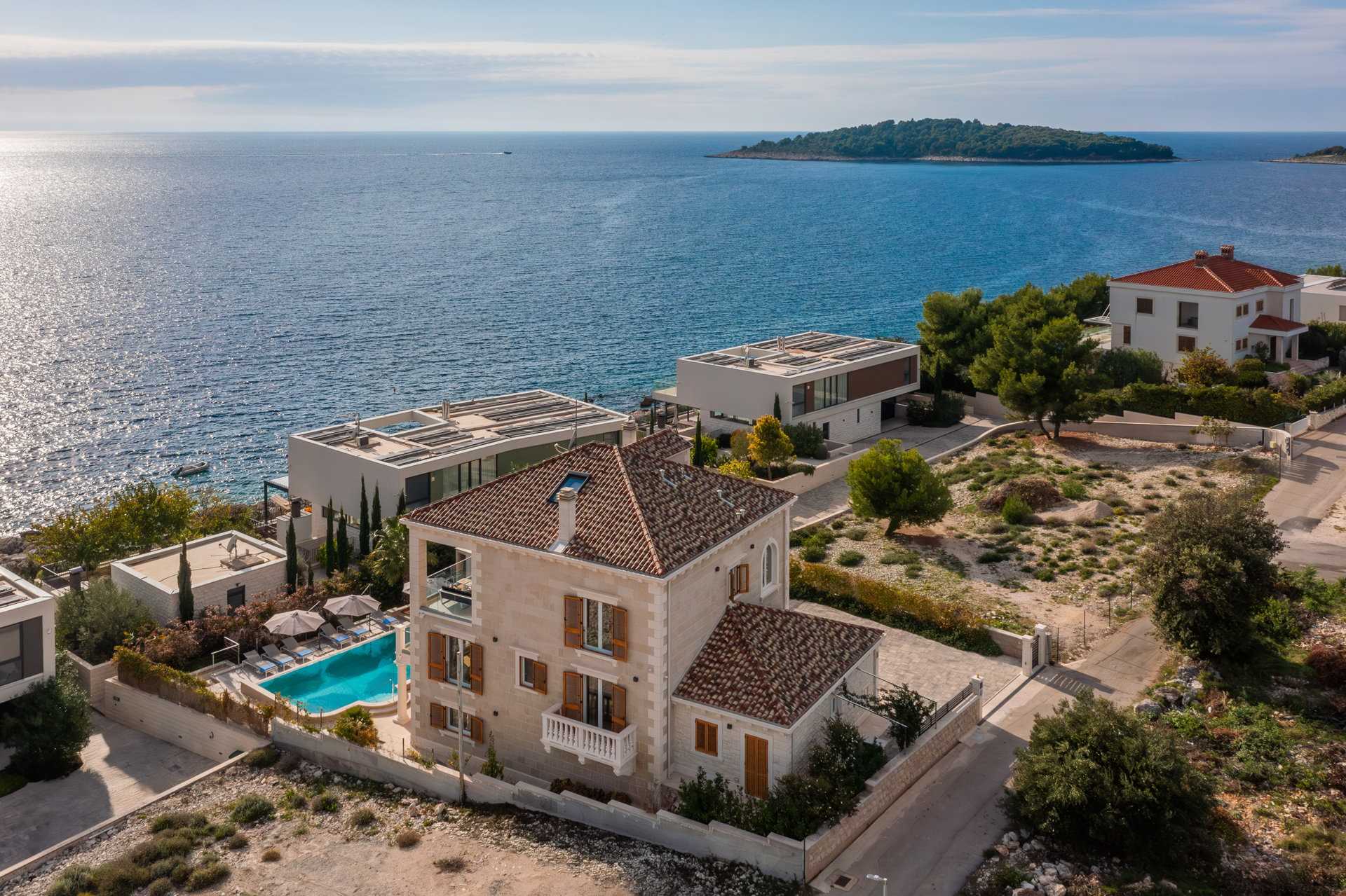Luxury Villa Skyfall with Pool