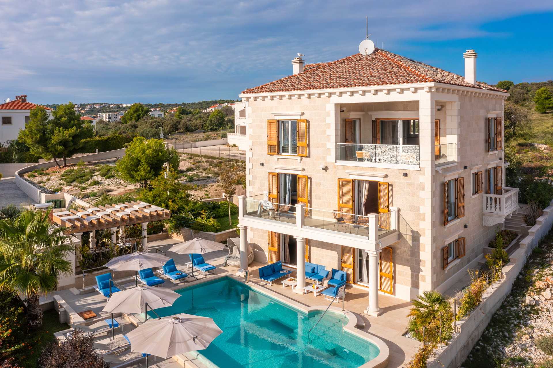 Luxury Villa Skyfall with Pool